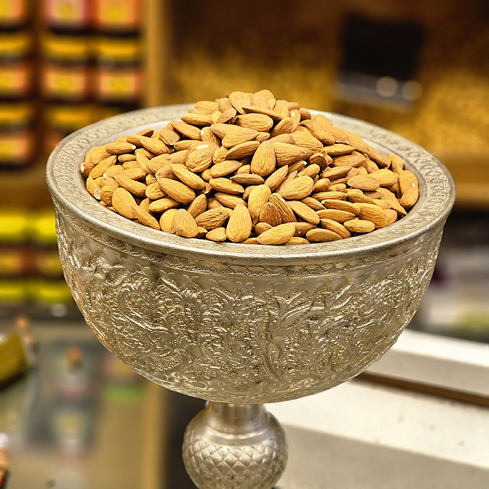 مغز بادام تواضع اصل *
