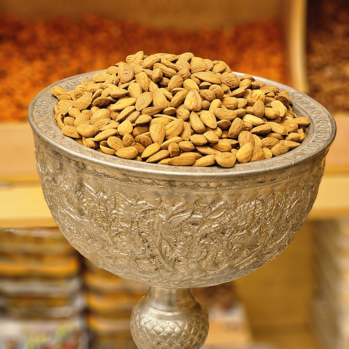 مغز بادام ایرانی مخصوص تواضع اصل *